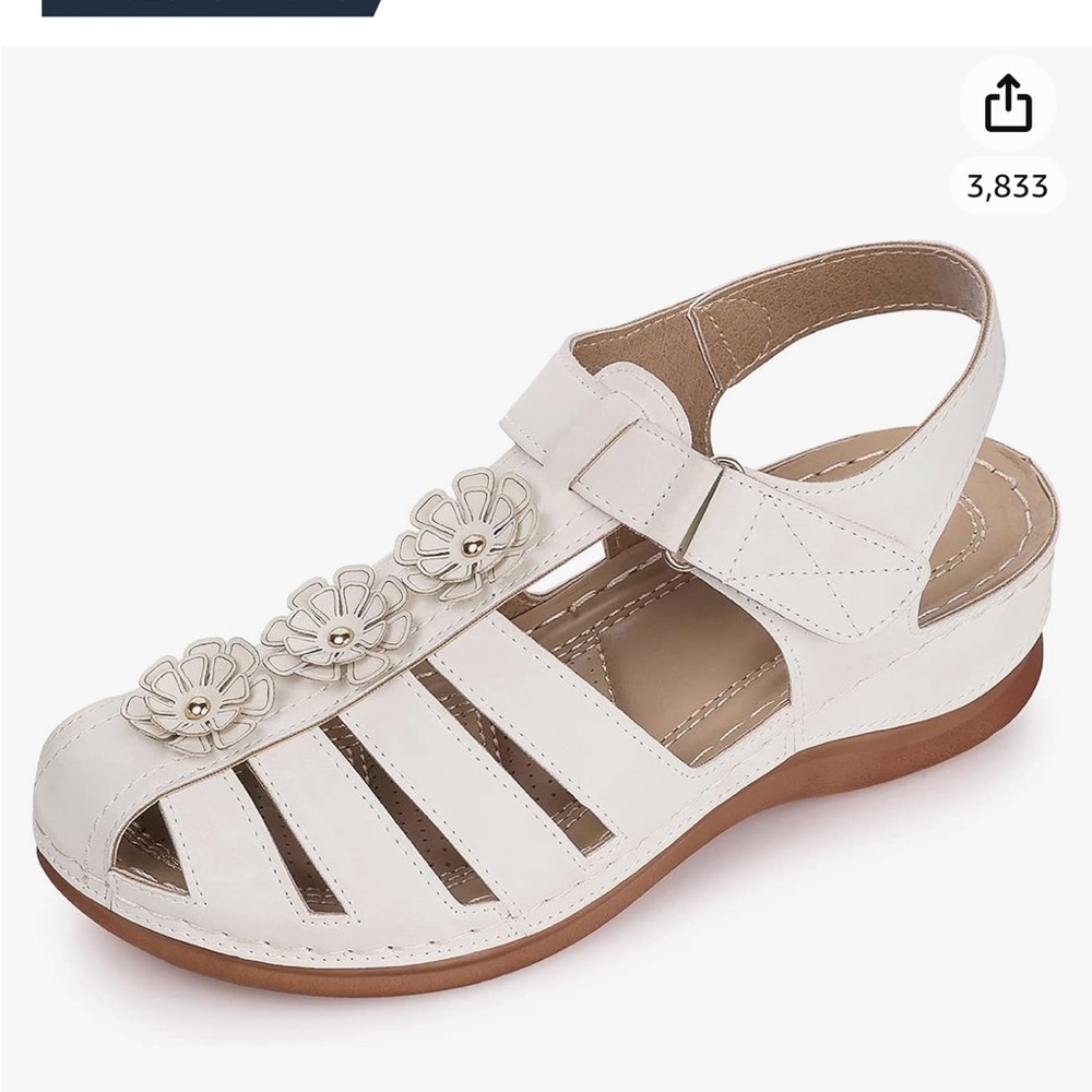 Size 8 white sandal shoes